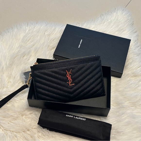 YSL CASSANDRE MATELASSE BLACK LARGE POUCH IN GRAIN DE POUDRE LEATHER BAG - Picture 4 of 5
